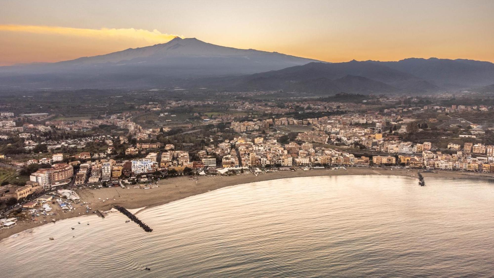 Camurria Apartments Giardini-Naxos Buitenkant foto